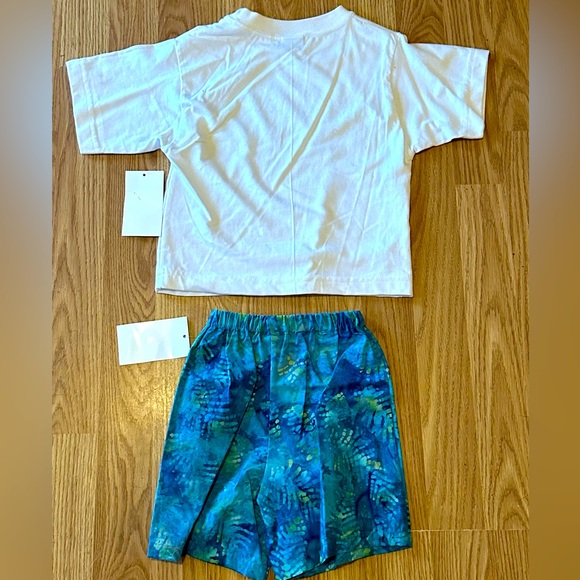 Little Ones Beach Set - White tee w/ stitched Sea Anemone Logo & Shorts -Size 2T - Picture 9 of 10